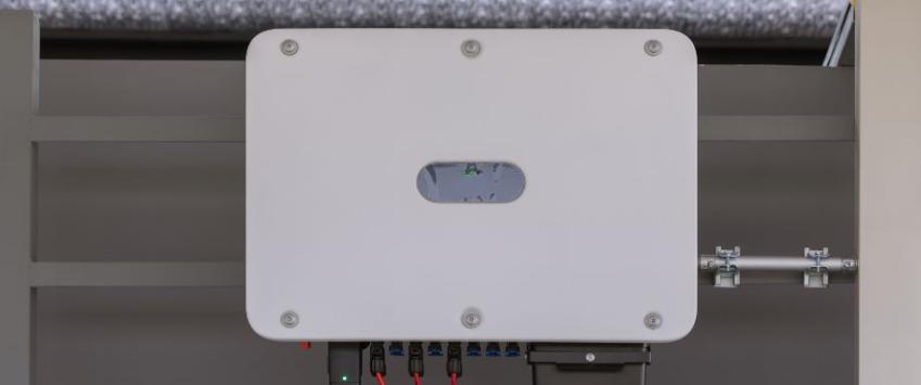 ¿Para qué se utilizan los inversores solares en una instalación?